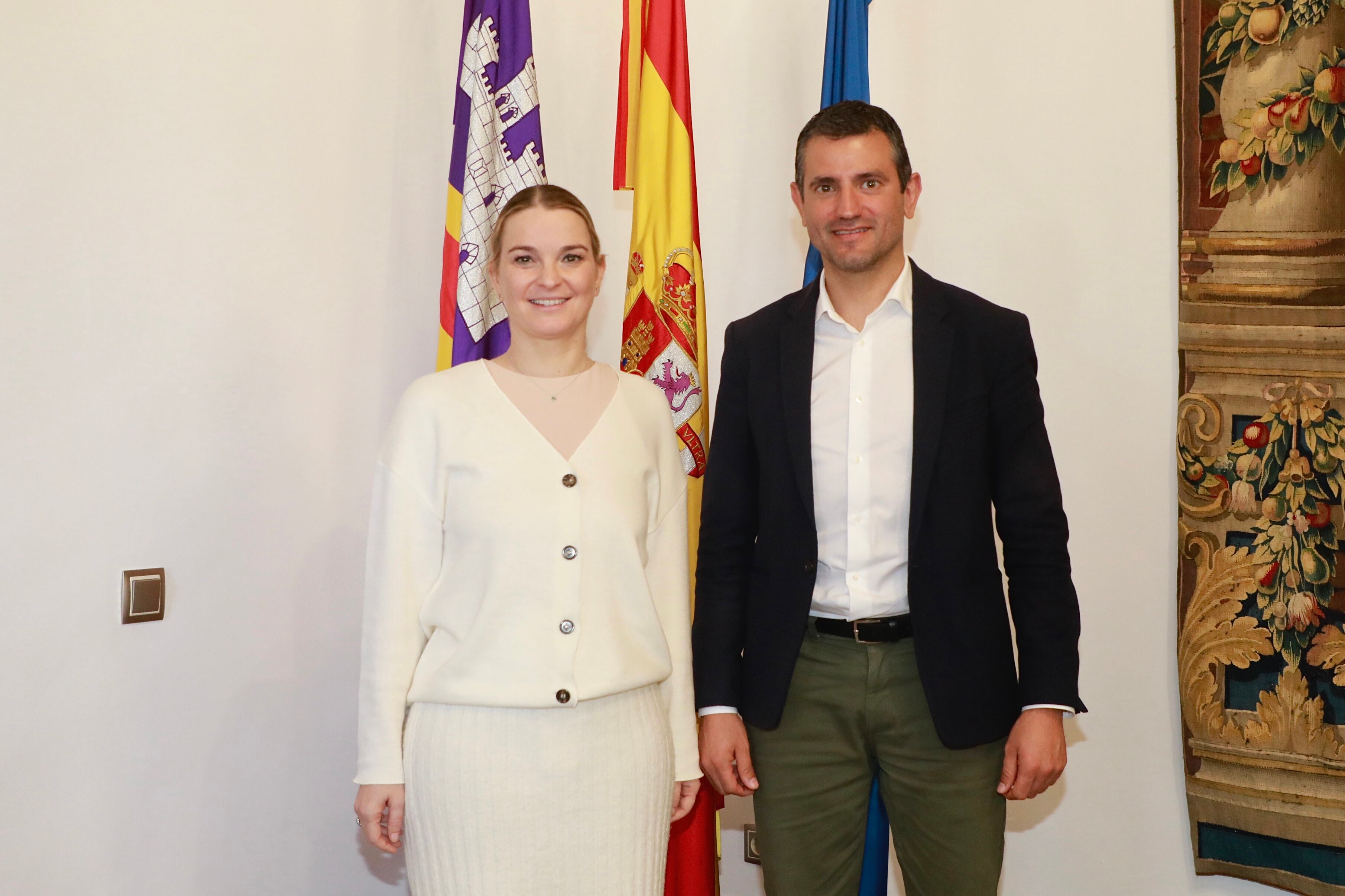 Un momento durante el encuentro entre el alcalde y la presidenta balear