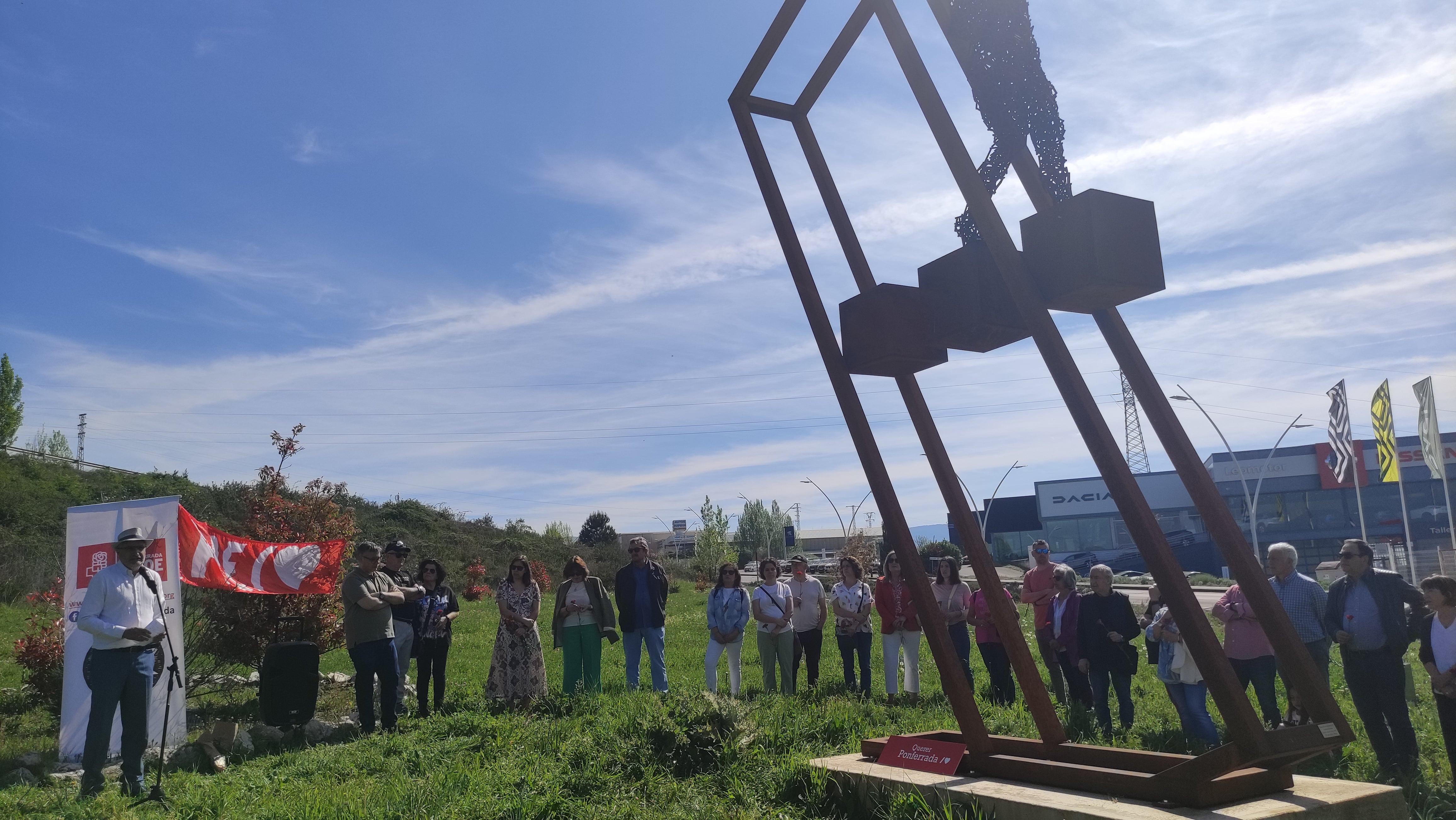 Homenaje a las víctimas de la represión franquista en el día de la República en Ponferrada