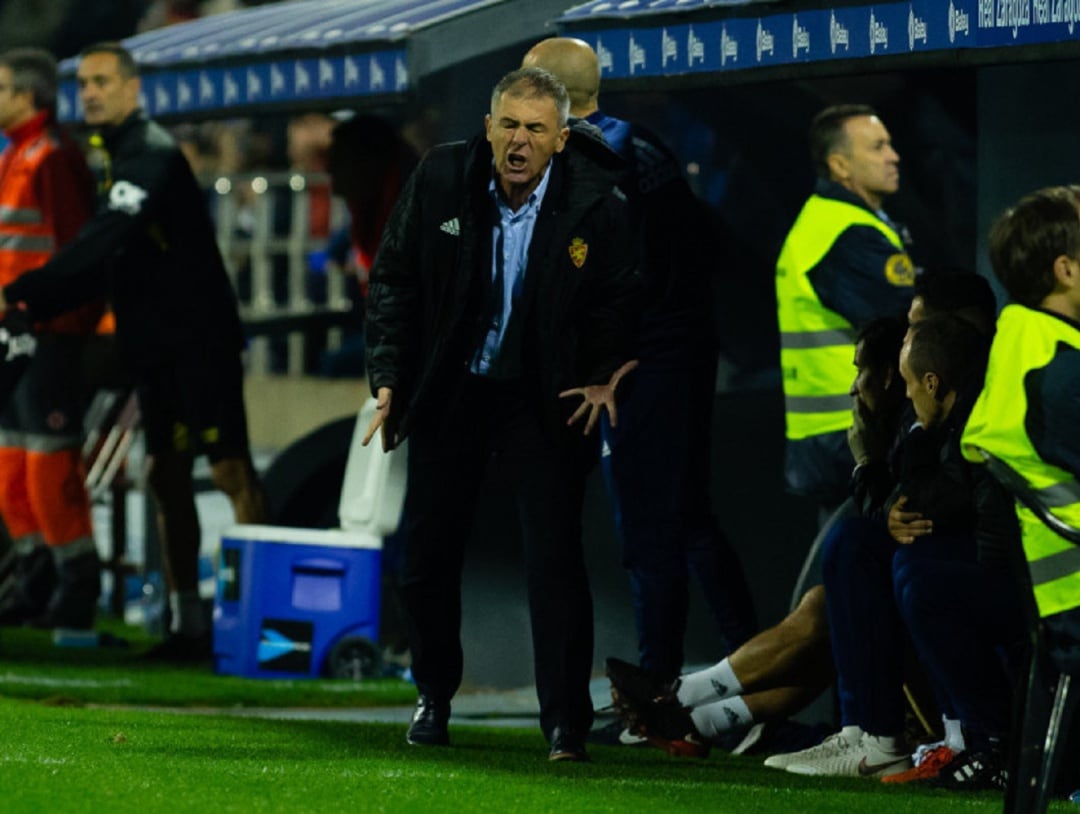 Lucas Alcaraz no gana para disgustos con los graves errores de sus centrales