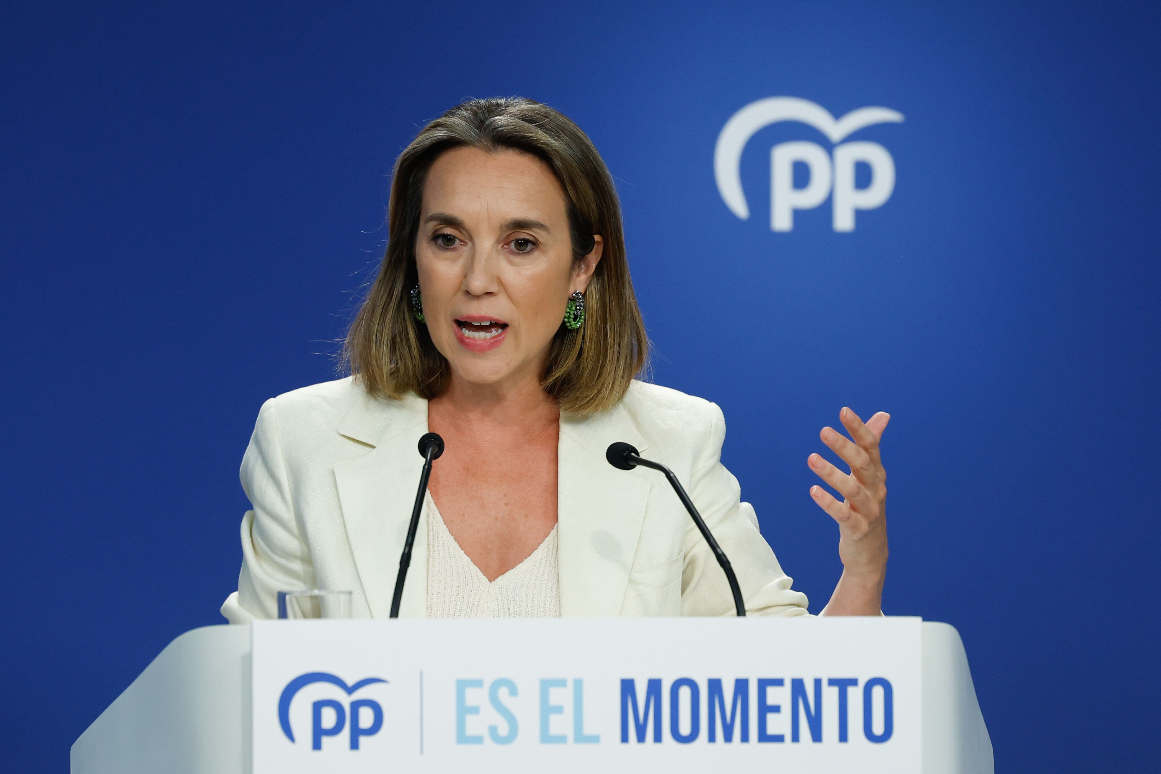 La secretaria general del PP, Cuca Gamarra, da una rueda de prensa tras la reunión del Comité de Dirección del partido, este miércoles, en la sede popular en Madrid. EFE/ J.j. Guillén