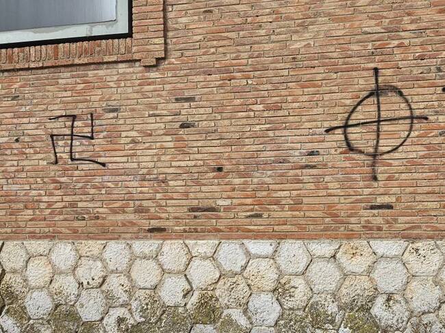 Pintadas fascistas en el Museo del Agua de Palencia