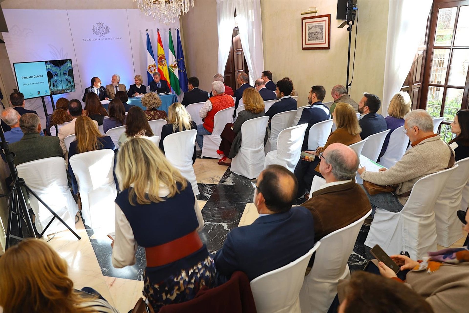 La alcaldesa de Jerez presidiendo la Mesa del Turismo de la ciudad