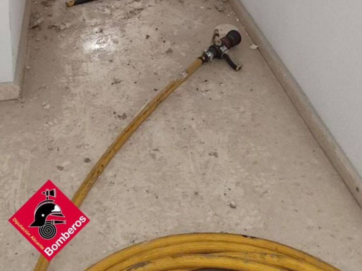 Un hombre provoca un incendio en la vivienda de su expareja en Elda