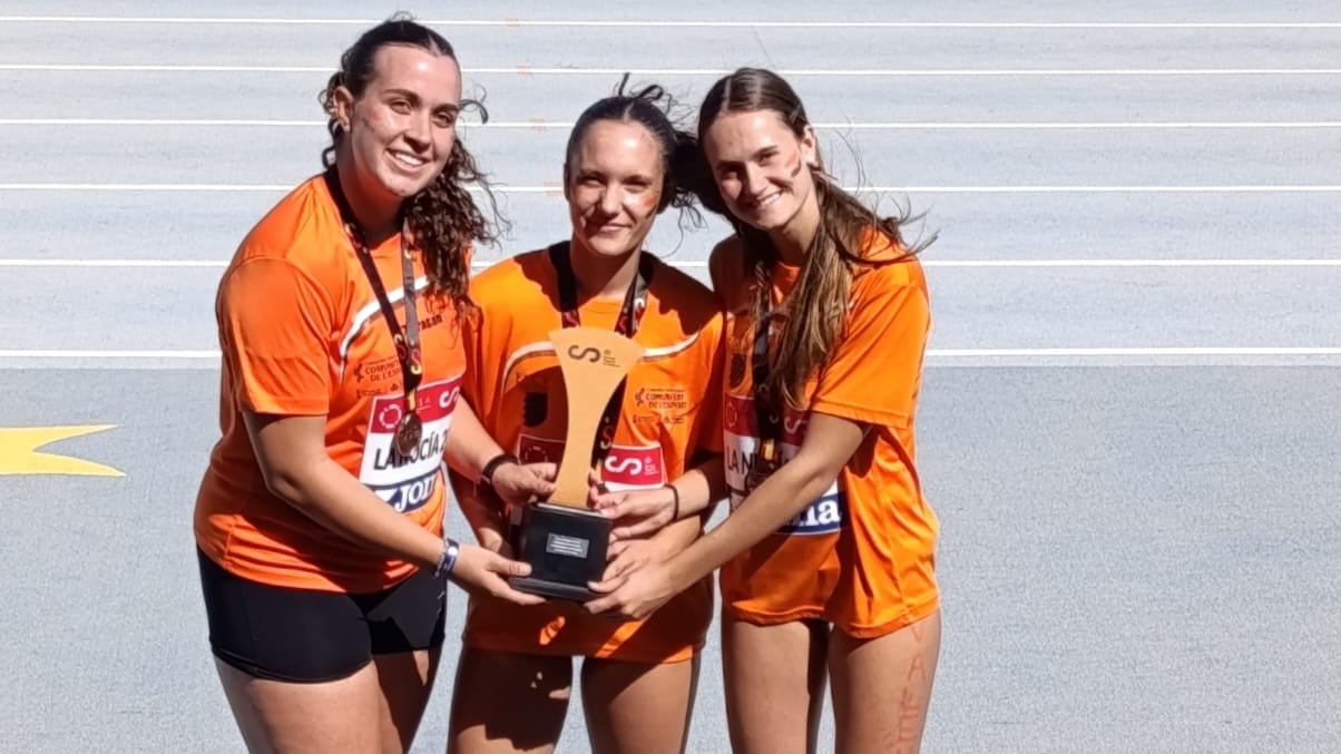 Las tres atletas del CAPET, medalla de bronce