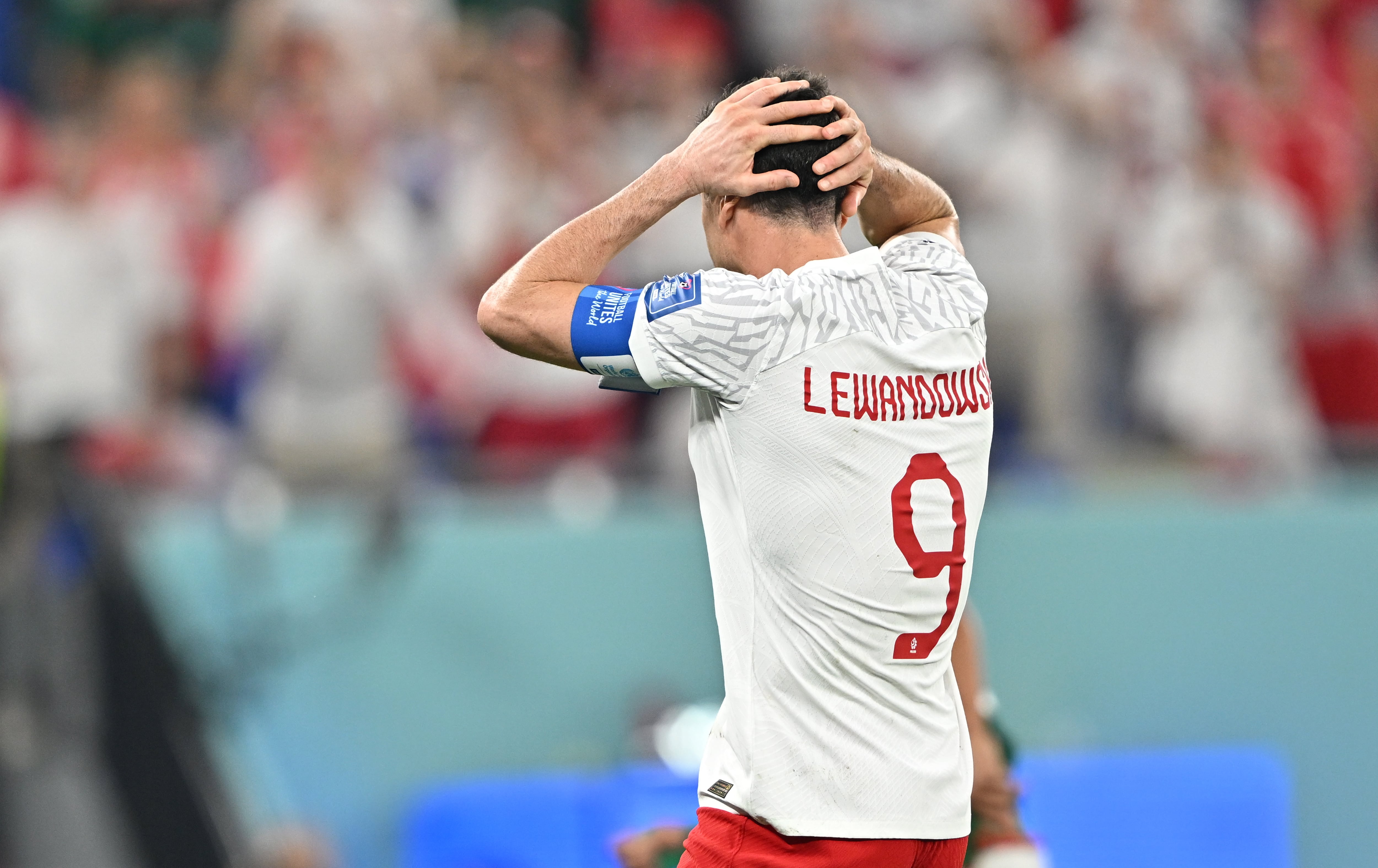 Doha (Qatar), 22/11/2022.- Robert Lewandowski of Poland reacts after failing to score by penalty during the FIFA World Cup 2022 group C soccer match between Mexico and Poland at Stadium 947 in Doha, Qatar, 22 November 2022. (Mundial de Fútbol, Polonia, Catar) EFE/EPA/Noushad Thekkayil
