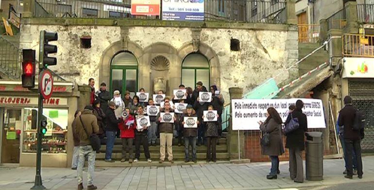 Una protesta de los colectivos sociales para reivindicar el programa Sereos