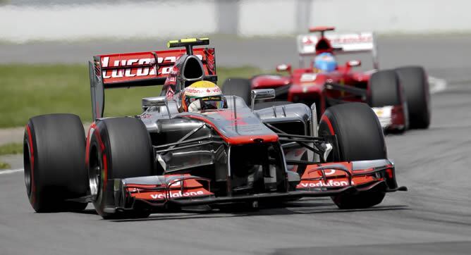 El piloto británico de McLaren Mercedes,Lewis Hamilton, conduce su monoplaza durante el Gran Premio de Canadá de Fórmula Uno que se disputa en el circuito Gille Villeneuve de Montreal, Canadá, el domingo 10 de junio de 2012.