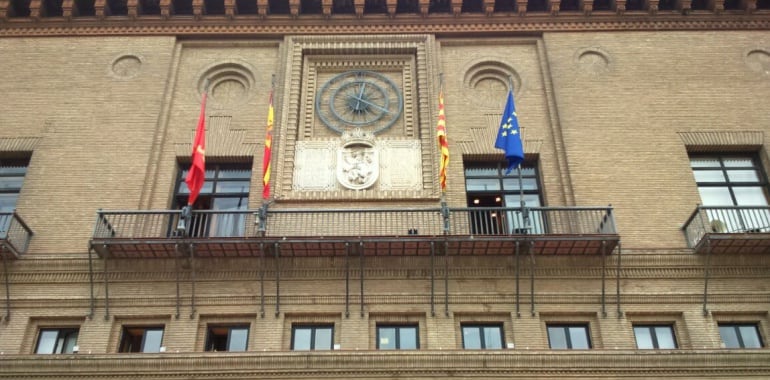 Fachada principal del Ayuntamiento de Zaragoza. 