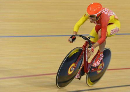 Leire Olaberria en pleno esfuerzo en la pista