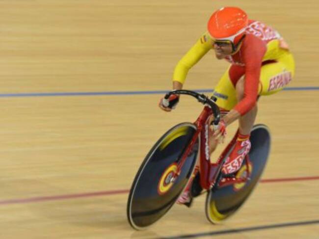 Leire Olaberria en pleno esfuerzo en la pista