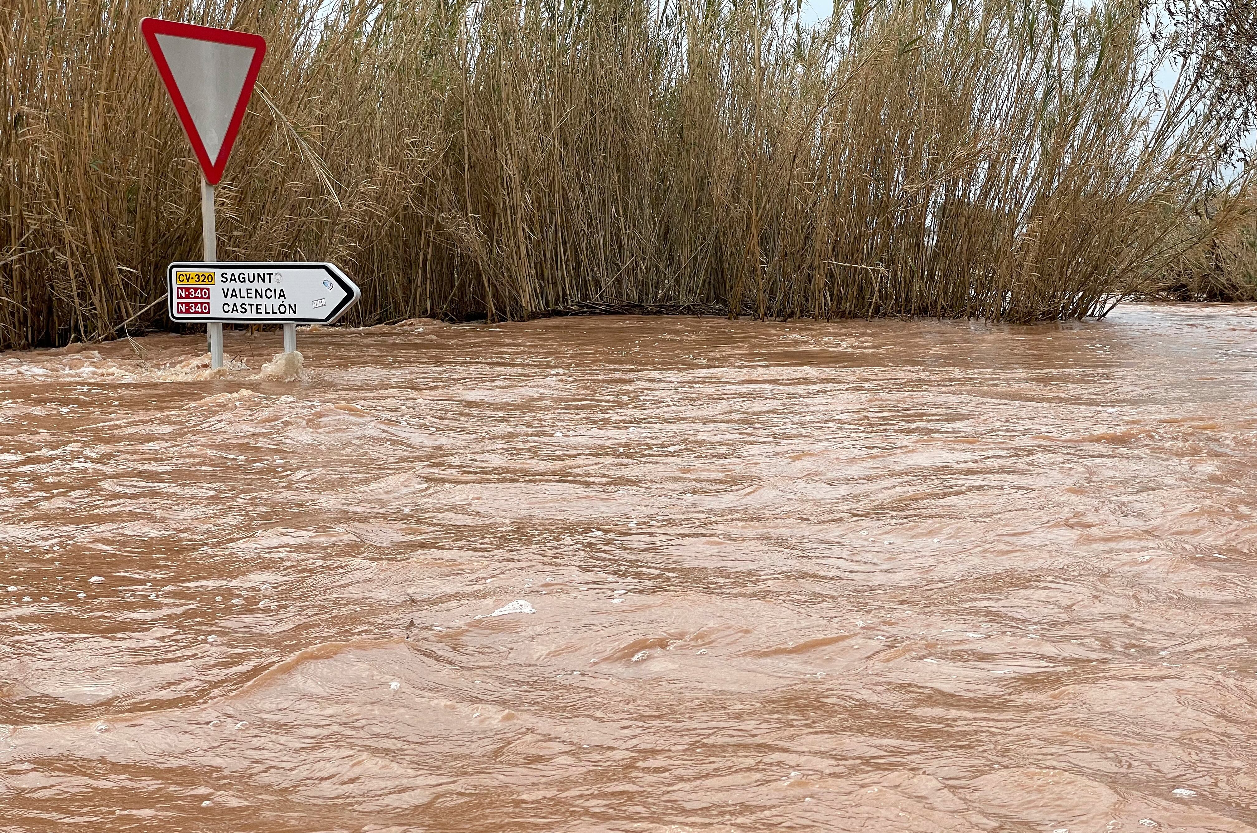 En la imagen, la carretera cercana al puerto de Siles en Canet de Berenguer (Valencia) durante marzo de 2022