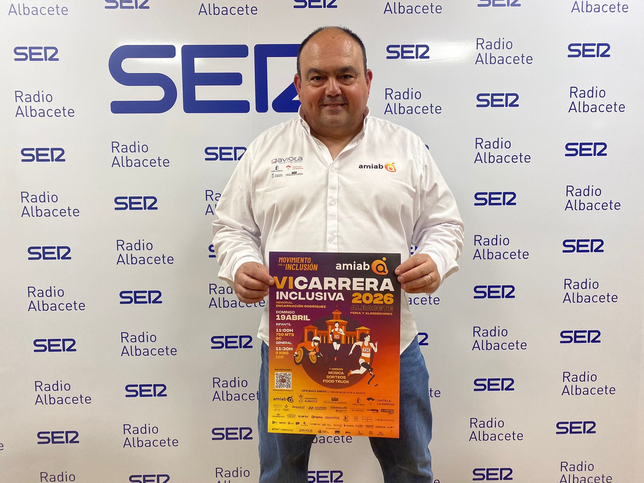 Juanmi Cano, director deportivo de Amiab, en los estudios de Radio Albacete