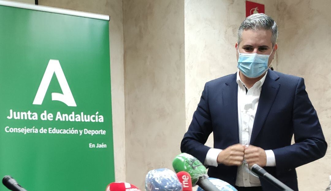 Antonio Sutil, delegado de educación en la provincia de Jaén, se ha remitido a la Consejería de Educación a la hora de solucionar el nuevo problema de los comedores escolares en la provincia