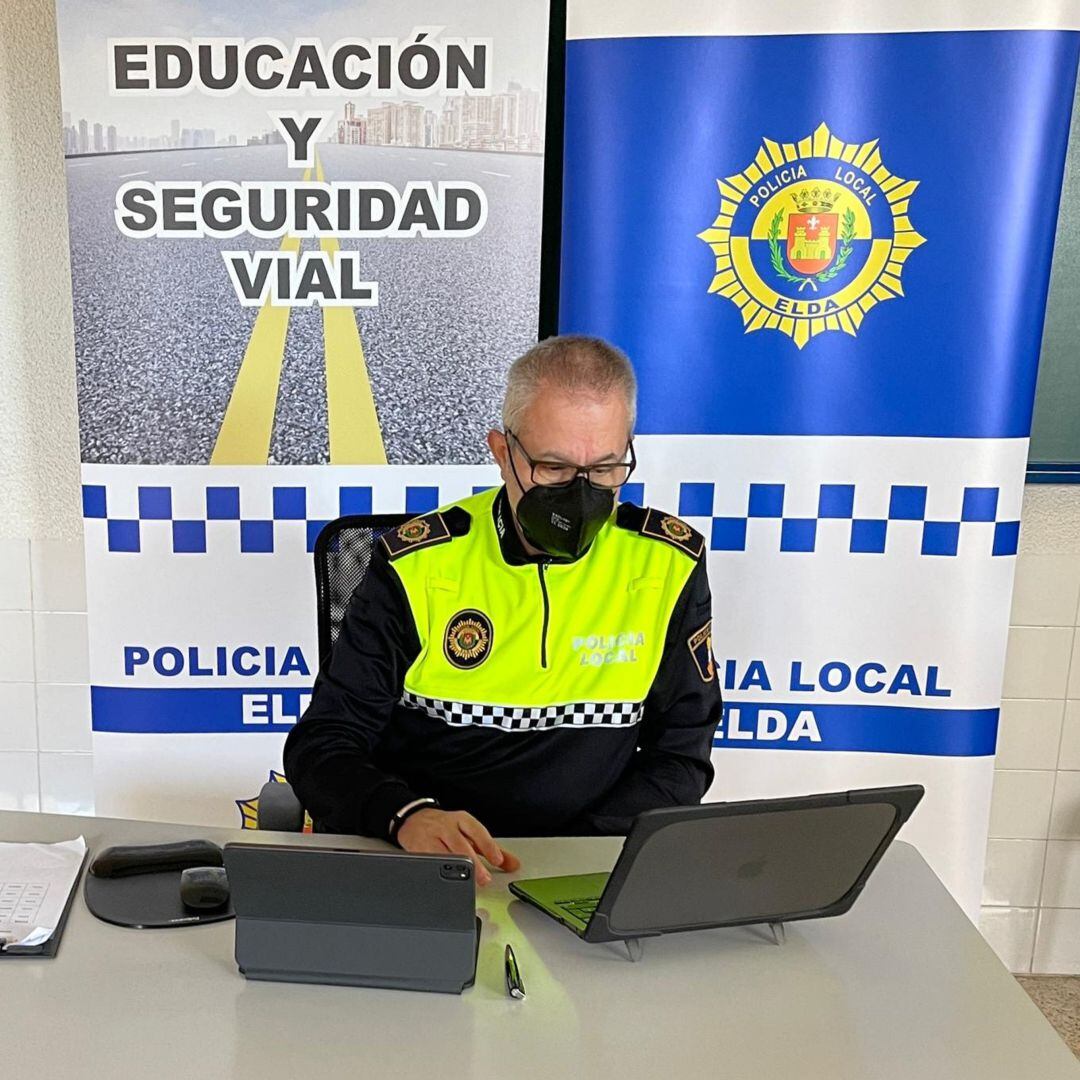 Ernesto López, agente de Seguridad Vial Elda