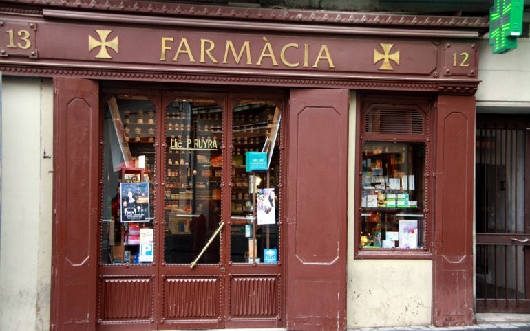 Imatge d'arxiu de la farmàcia de la Plaça Major de Manresa