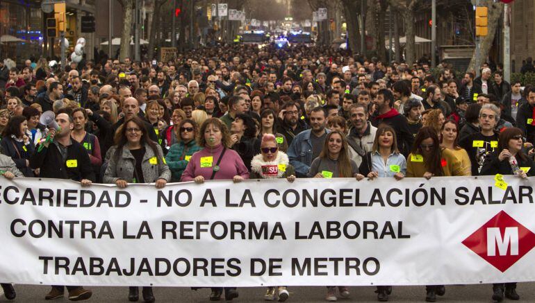 Manifestaciò de treballadors del Metro de Barcelona en la primera jornada de vaga que ha coincidit amb l'inici del MWC