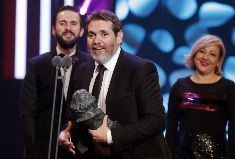 Jorge Coira agradece el premio al mejor Montaje por su trabajo en 'El desconocido', durante la ceremonia de la 30 edición de los Premios Goya
