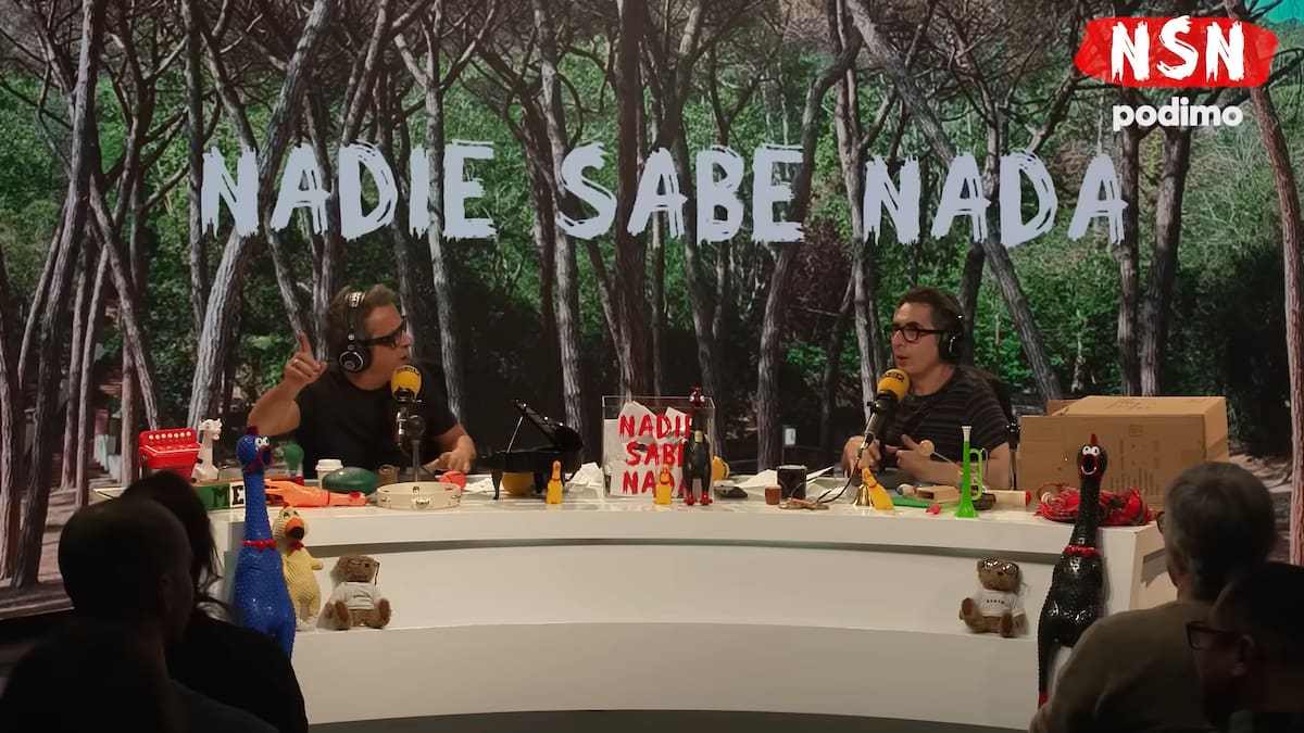 Berto y Buenafuente intentan acabar con las visitas familiares, y una persona del público da con la clave: "La idea es que no vengan más"