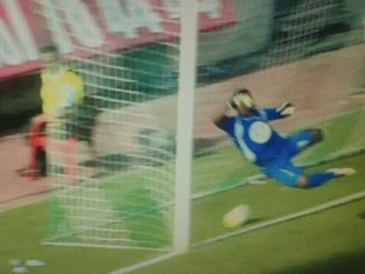 Un gol no concedido a Mandi condena al Elche C.F. a la derrota y le aleja de la promoción