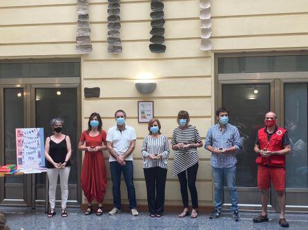 El primer edil posa con representantes de los colectivos homenajeados