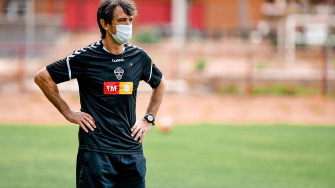 Pacheta durante un entrenamiento del Elche