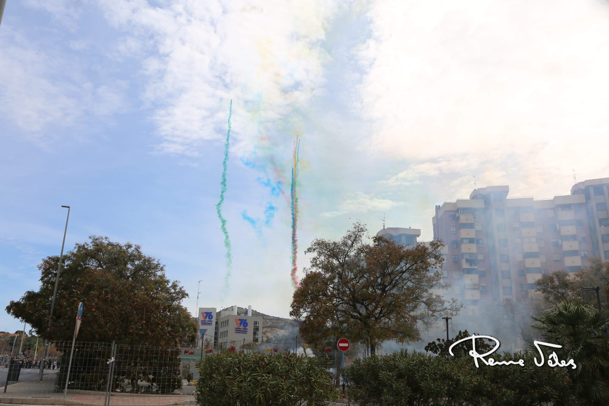 Mascletà lanzada desde el barrio Pla-Carolines