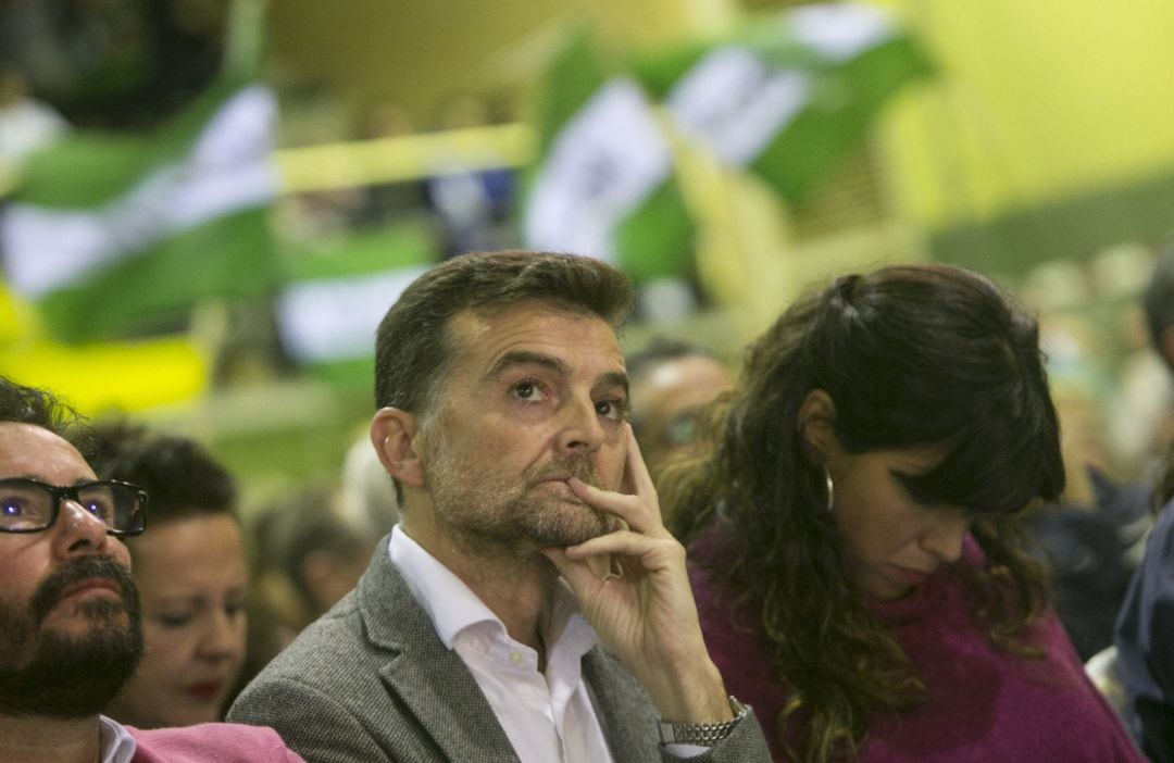 El excoordinador general de IU en Andalucía, Antonio Maíllo, junto a la líder de Anticapitalistas, Teresa Rodríguez