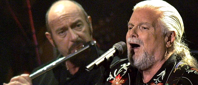 Foto de archivo de noviembre de 2004 de McKenzie en una actuación en Bremen