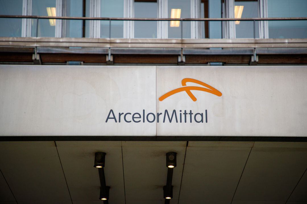 Entrada a la factoría de Arcelor Mittal.