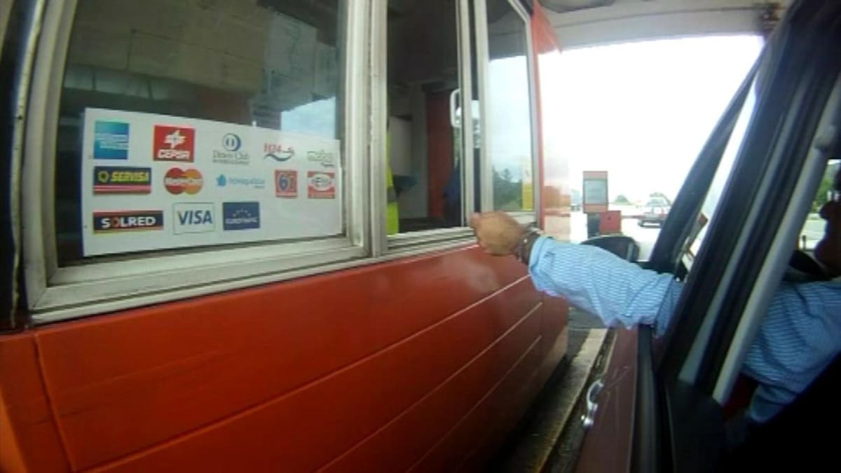 Indignación y resignación por la subida de los peajes en la AP9