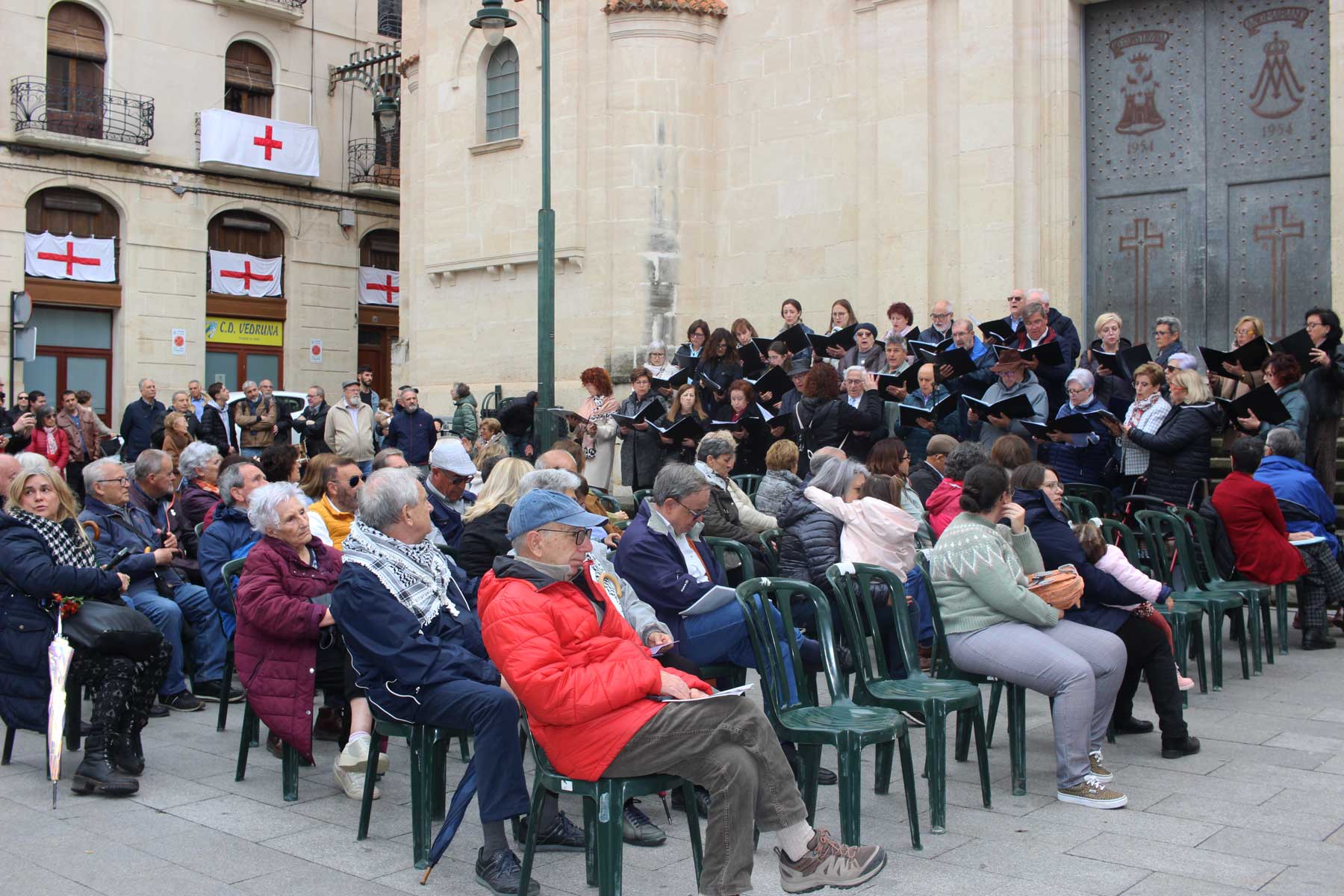 Un instant de l'actuació de la Coral Polifònica Alcoiana durant l'homenatge a Joan Valls