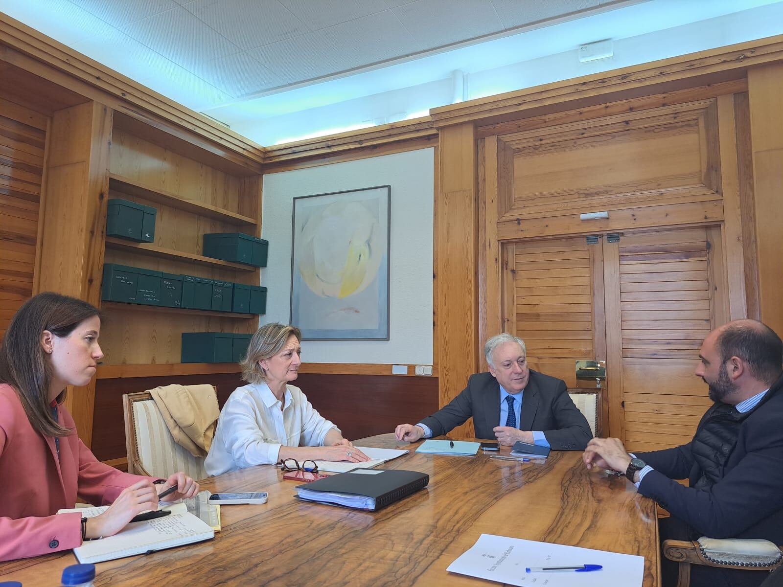 Fernando Torres se ha reunido en Zaragoza con Octavio López e Inmaculada Aured. Foto: Ayuntamiento de Barbastro