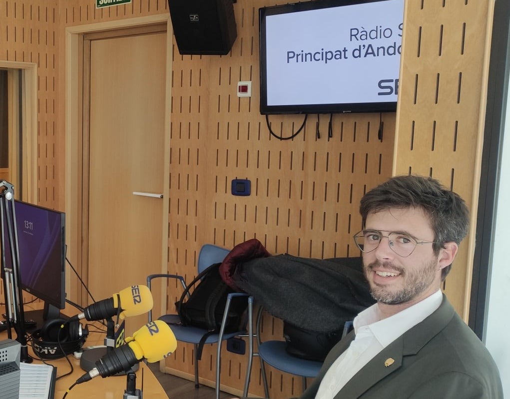 El cònsol major de Sant Julià, Cerni Cairat, durant l'entrevista a SER Andorra