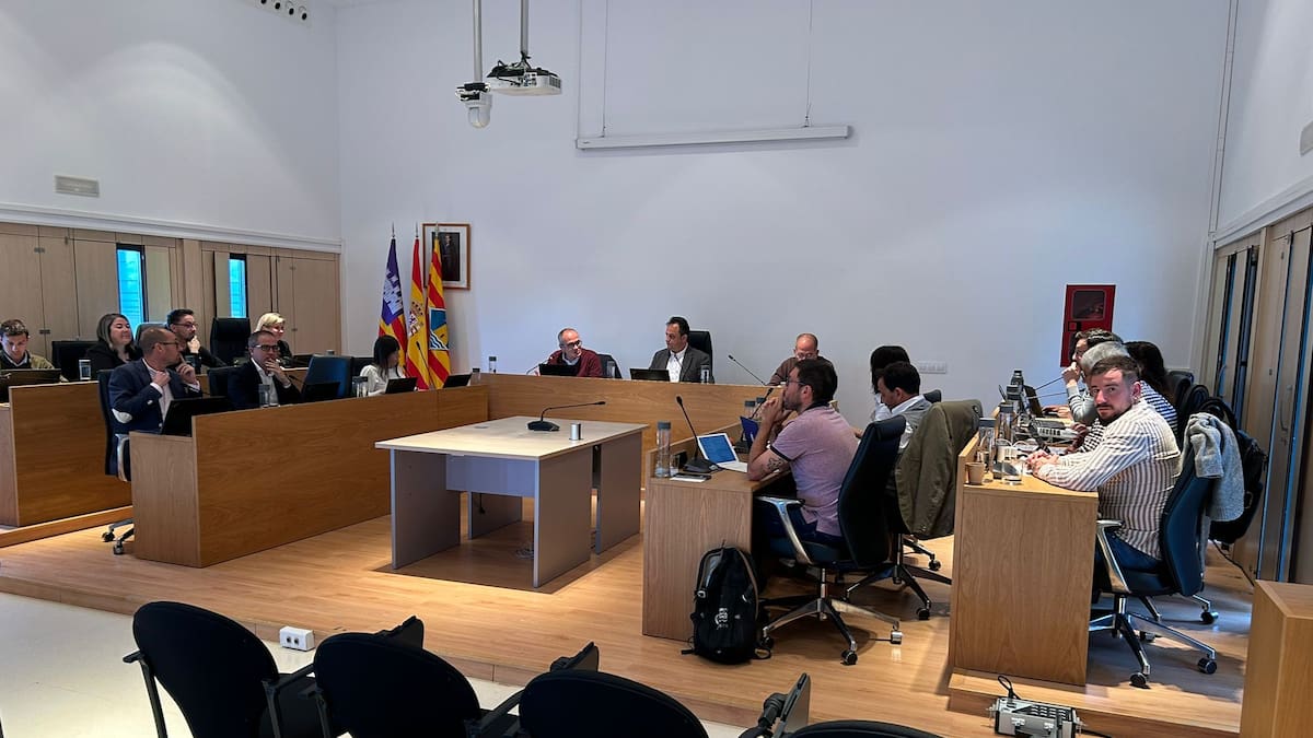 Gent per Formentera dice que Córdoba "no puede ser presidente a tiempo parcial"
