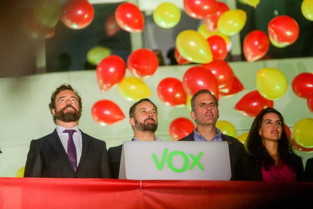 Algunos de los principales líderes de Vox celebrando sus buenos resultados el 10-N