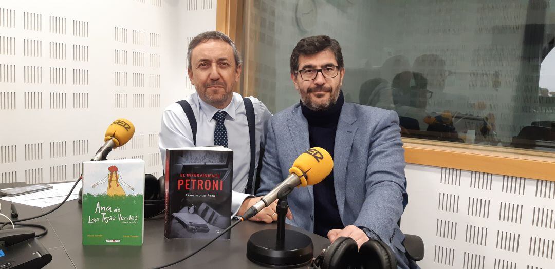 Chema Contreras, director de Rincón Literario, y Francisco del Pozo, autor de &#039;El inverviniente Petroni&#039;