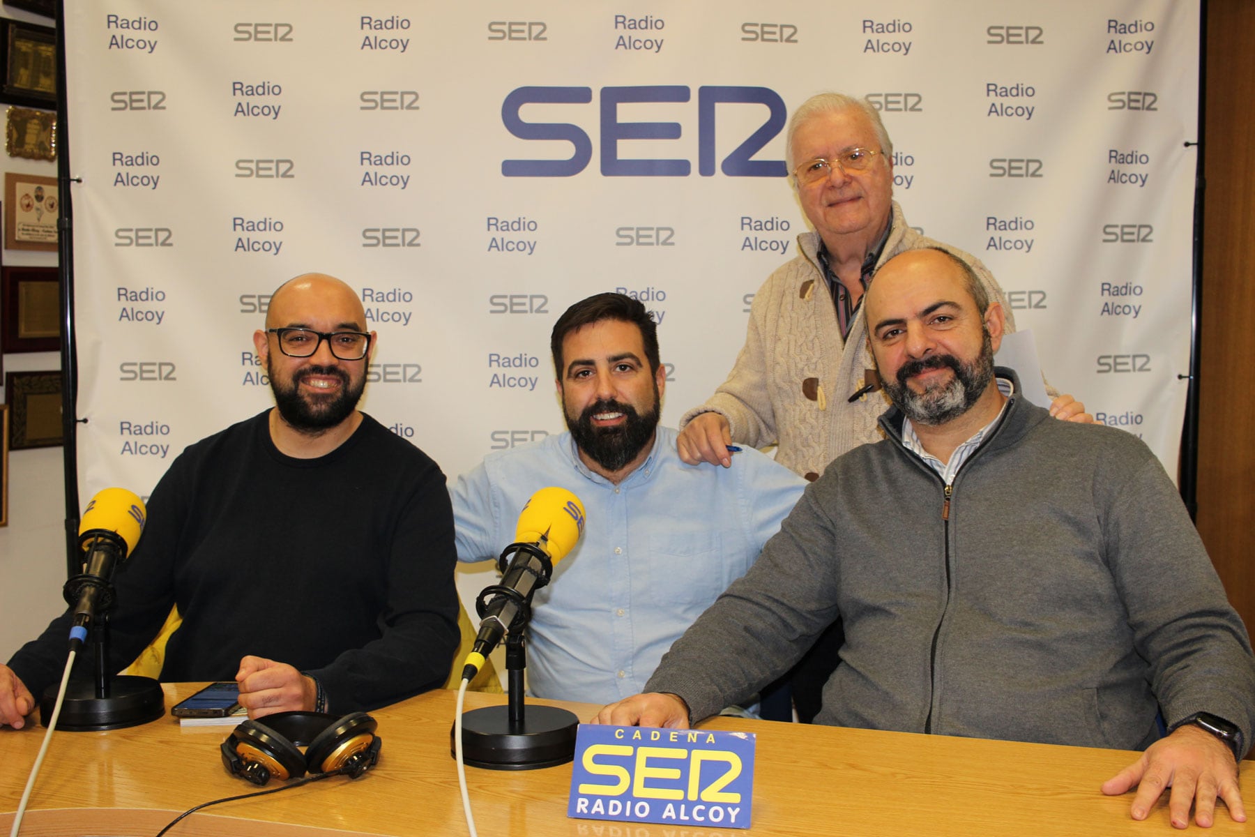 Jordi Chirlaque, Dani Cabrera y David Ponsoda, acompañando a Paco Aznar