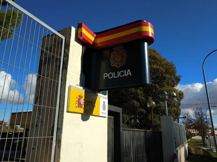 Entrada comisaría de la Policía Nacional en Aranda