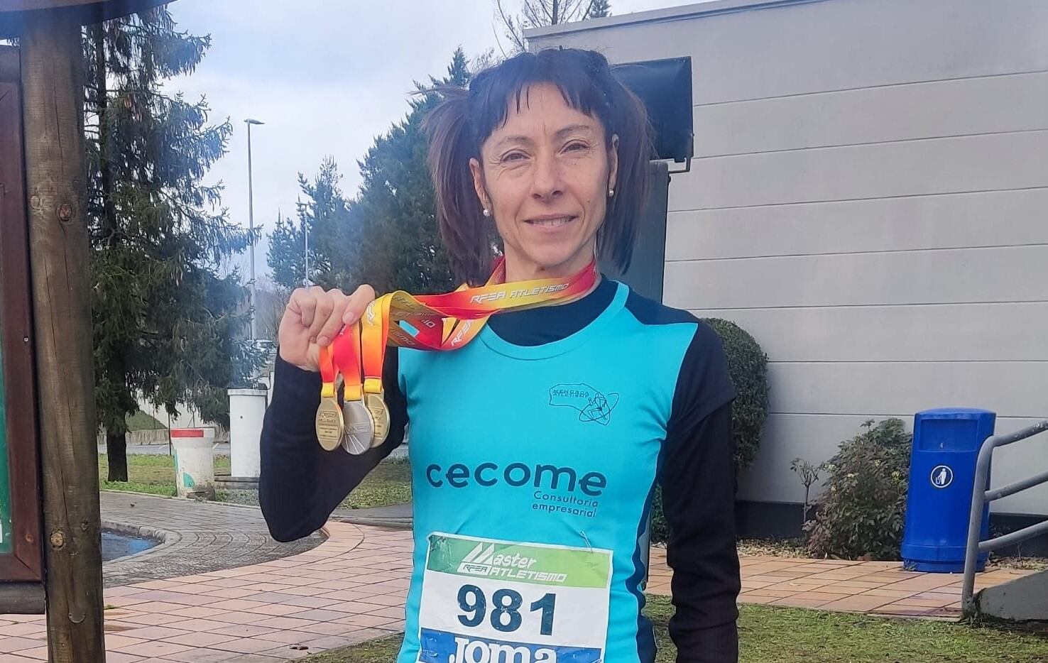 L'atleta menorquina va aconseguir dues medalles d'or i una de plata al Campionat d'Espanya per a veterans.