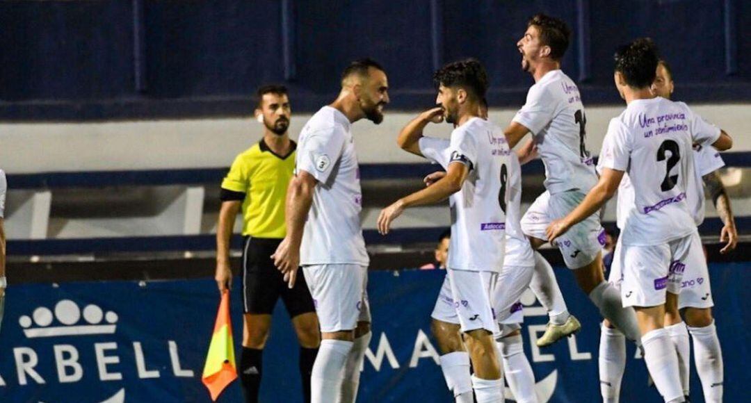 Los jugadores del Real Jaén celebran el tanto de Javilillo ante el Linares en el pasado play-off.