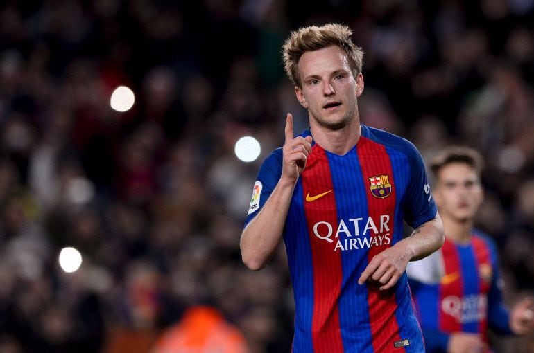 Rakitic celebra un gol durante un partido con el Barça 