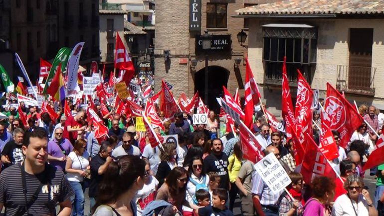 Manifestantes por las calles de Toledo