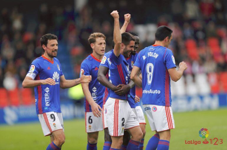 Diegui Johannesson celebra el gol de la victoria junto a sus compañeros.