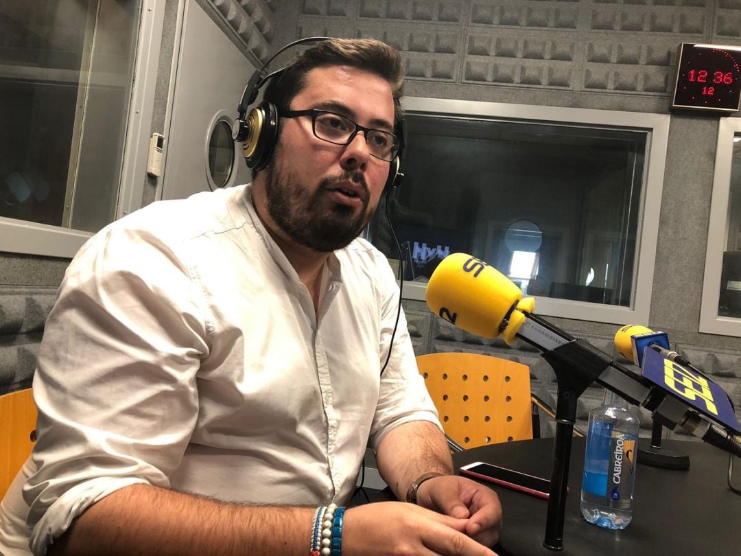 Xabier Pérez Igrexias en los estudios de Hoy por Hoy Vigo