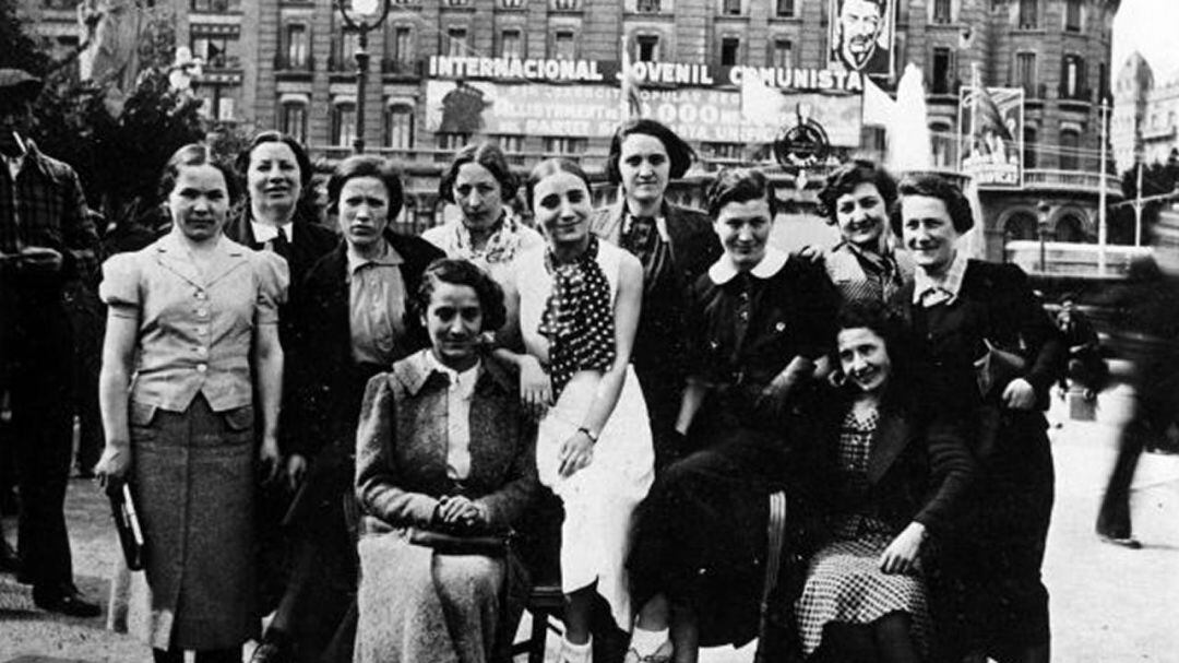 El grupo de mujeres procecedente de centro-Europa que viajó hasta Onteniente para convertirse en enfermeras 