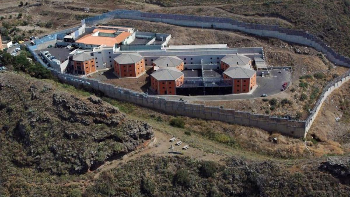 La Consejera de Bienestar Social del Gobierno de Canarias, Candelaria Delgado, señala que las islas solo cuentan con tres inspectores para más de 760 centros de atención de menores y dependientes