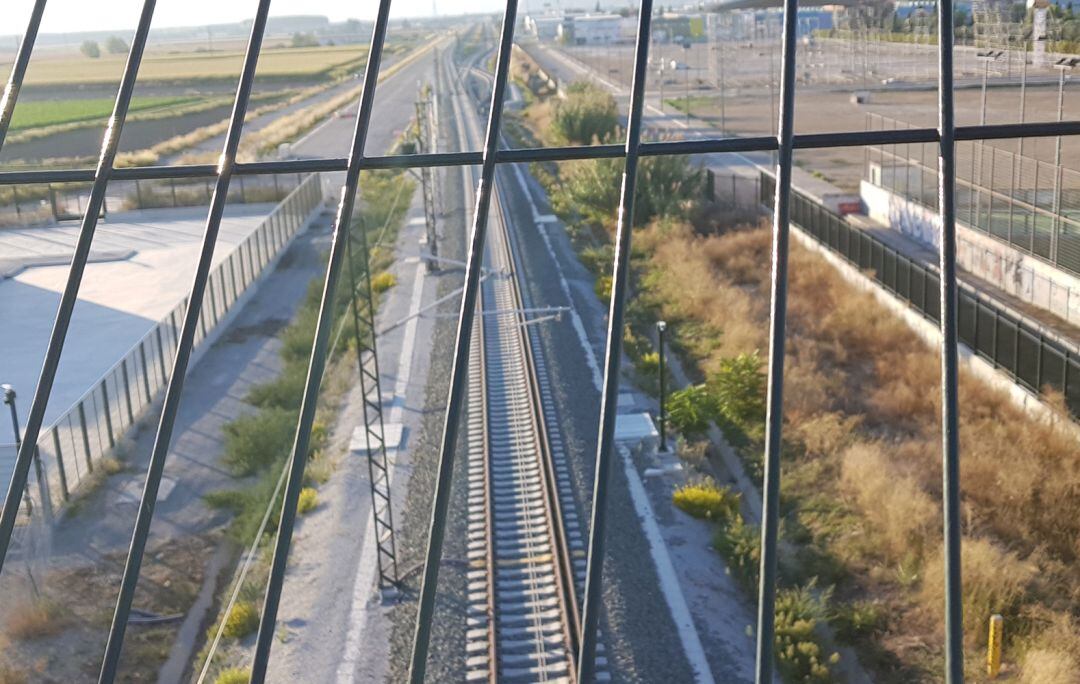 Entrada de la línea de ferrocarril a Granada