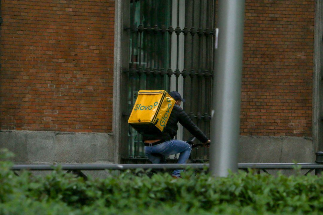 Un repartidor de la empresa Glovo. 