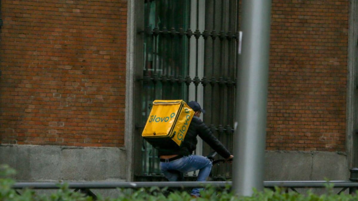 Glovo ve inviable contratar riders fuera de las grandes ciudades y prepara 143 despidos en Cataluña