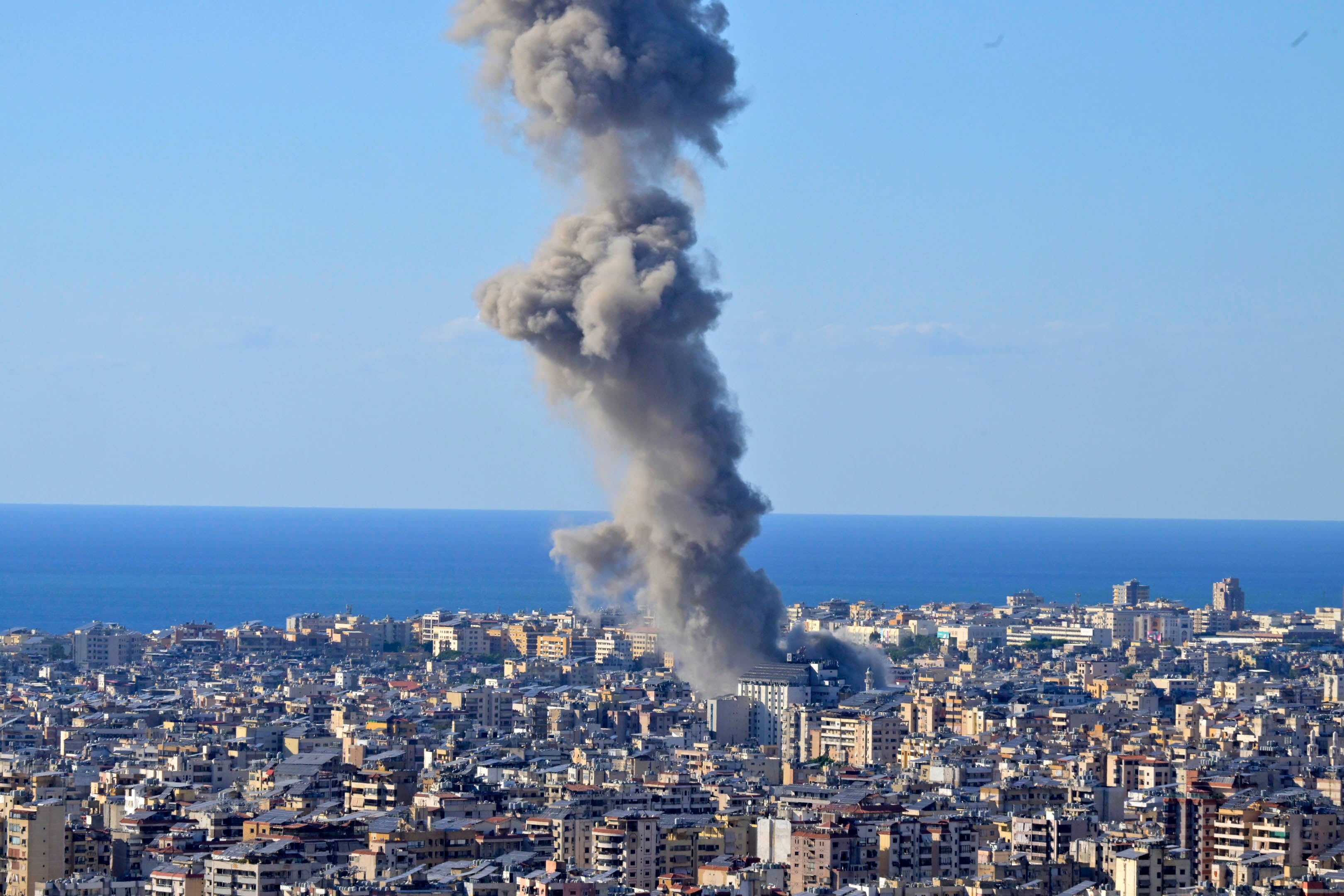 Continuan los ataques israelíes en los suburbios sur de Beirut (Líbano).